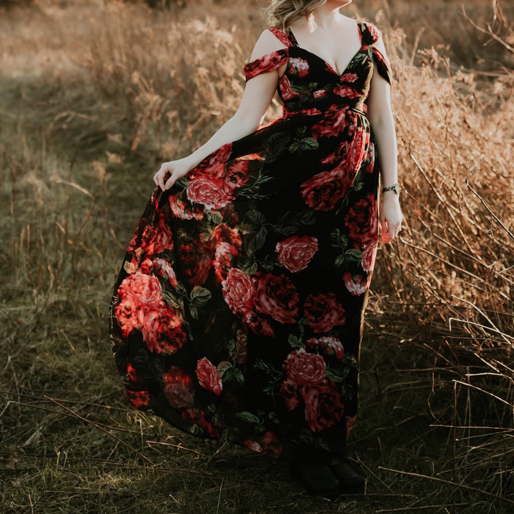 Soieblu red/black flower maxi dress size Small.
